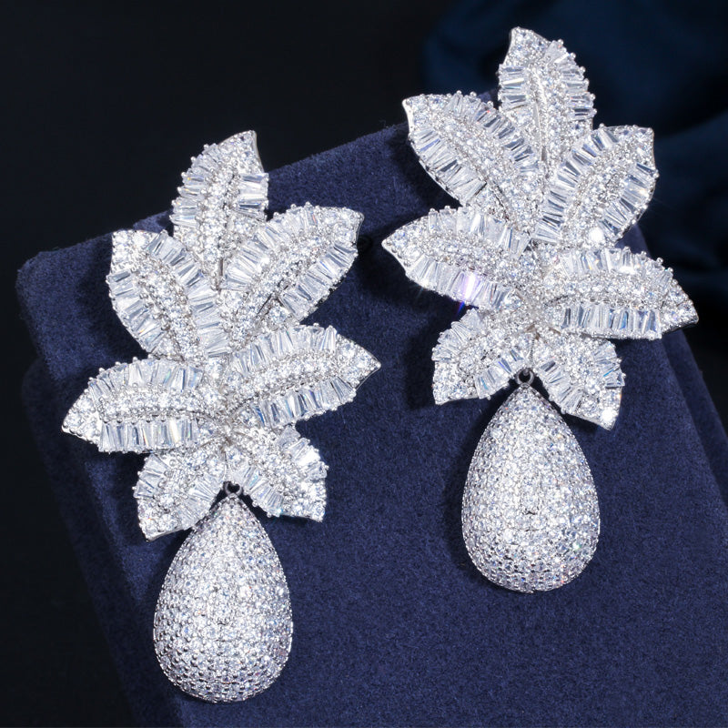 Hojas triples en zircones microcubicos
