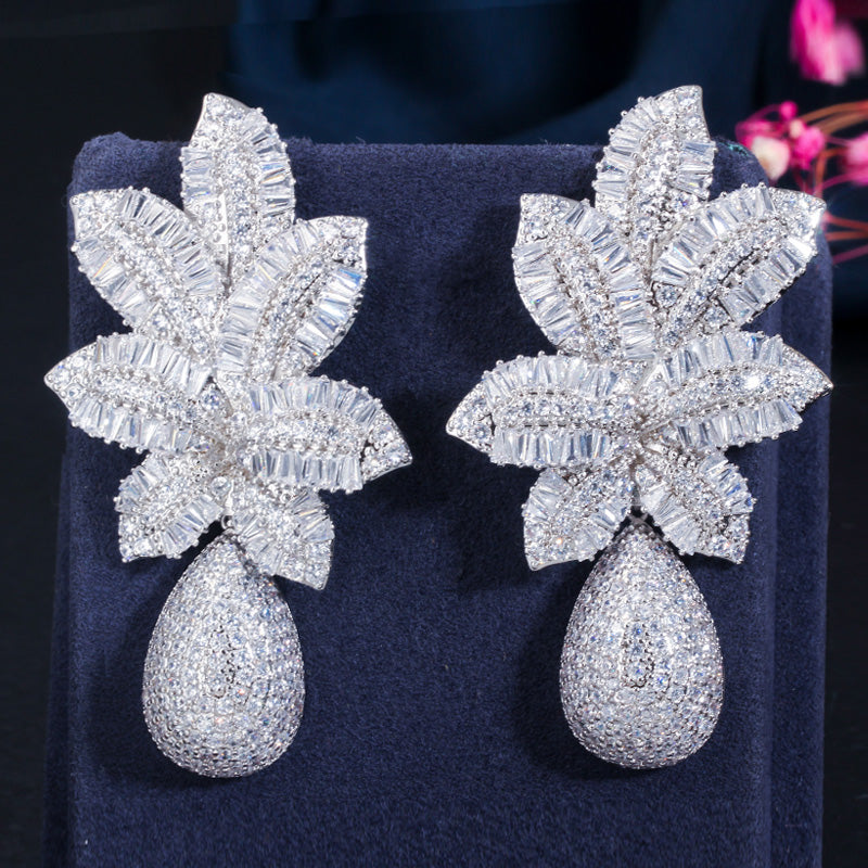 Hojas triples en zircones microcubicos