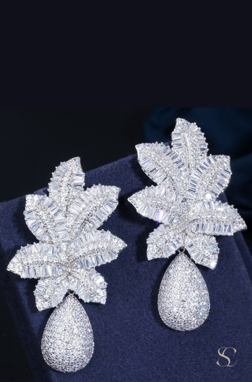 Hojas triples en zircones microcubicos